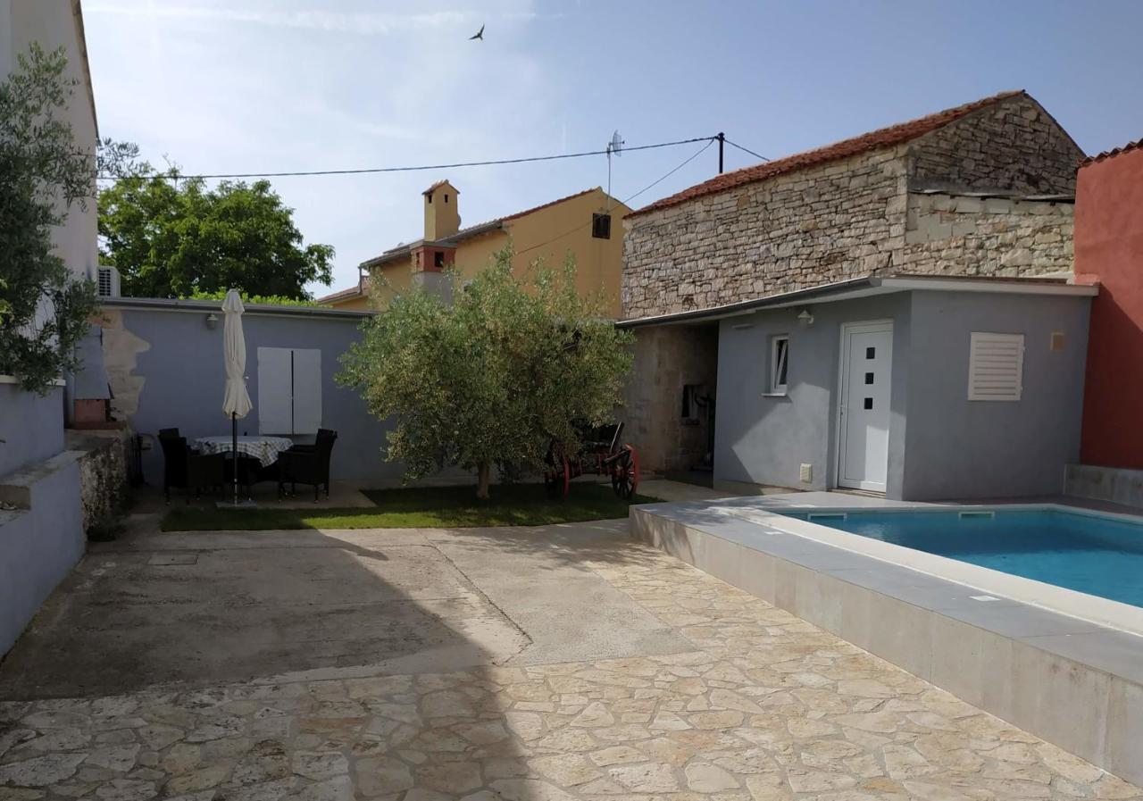 Holiday Home Peruški Kültér fotó