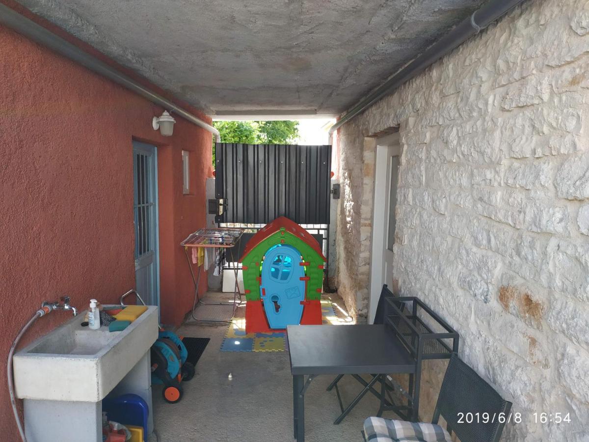 Holiday Home Peruški Kültér fotó