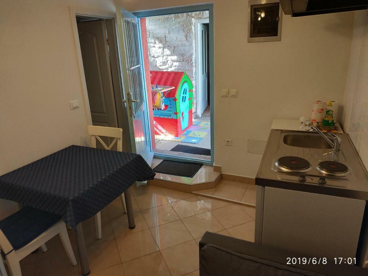 Holiday Home Peruški Kültér fotó
