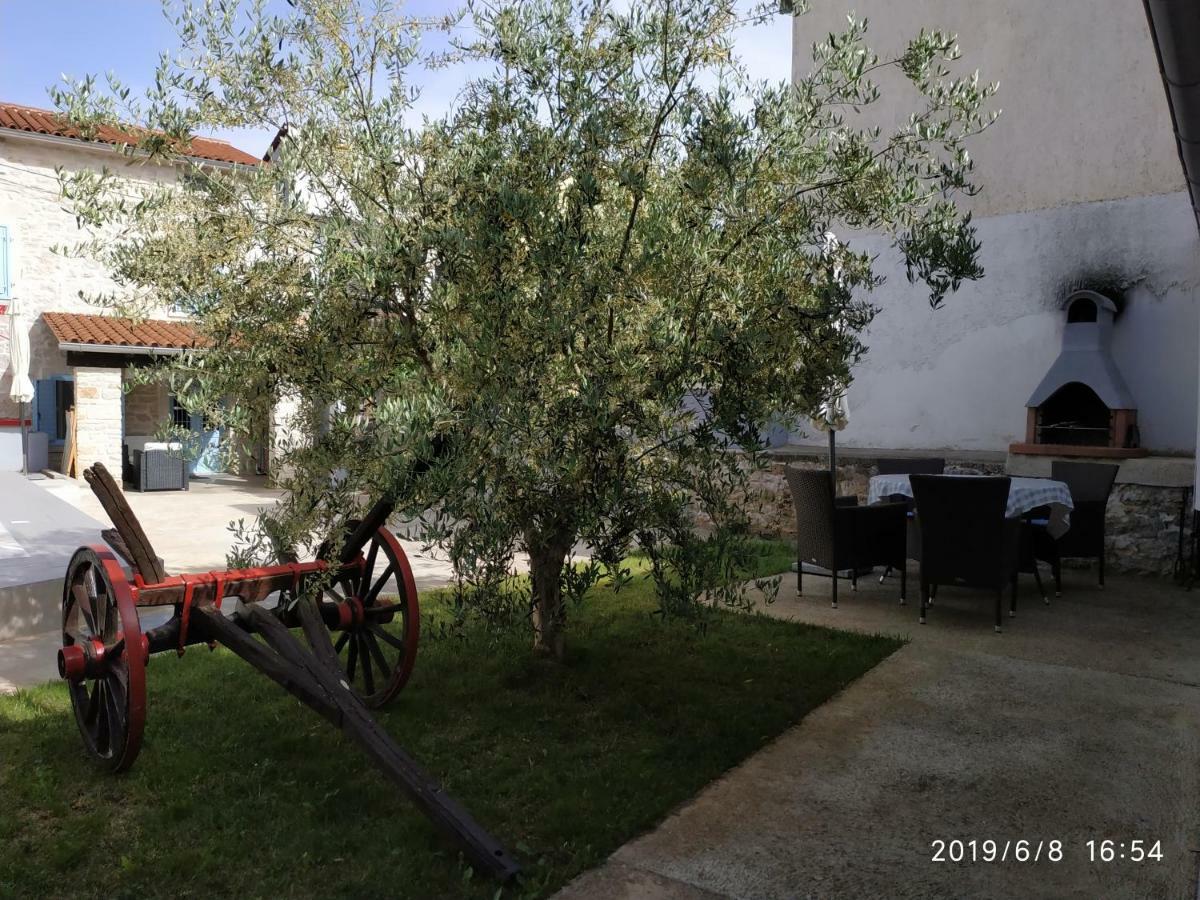 Holiday Home Peruški Kültér fotó